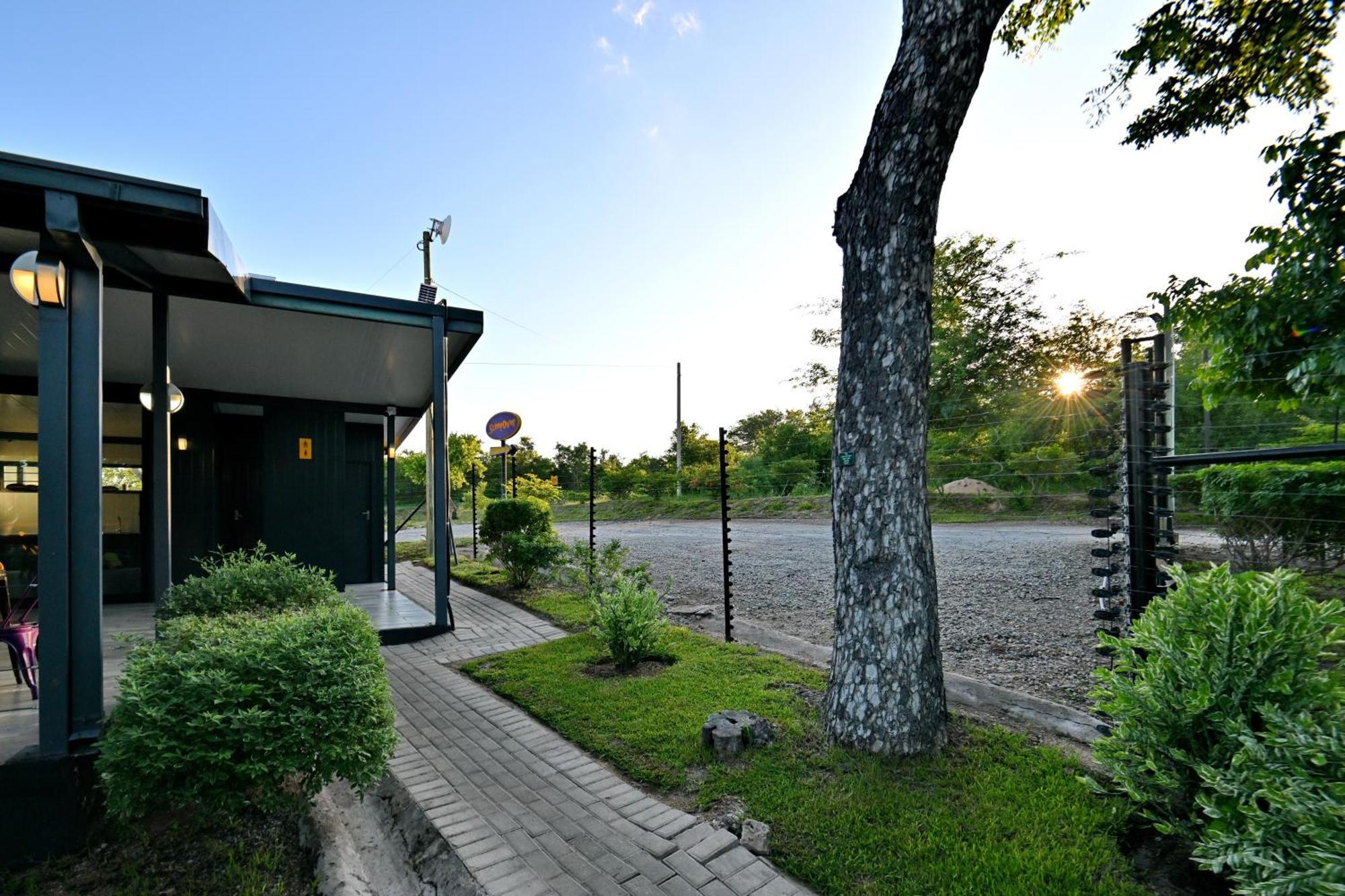 Sleepover Kruger Gate Скукуза Экстерьер фото